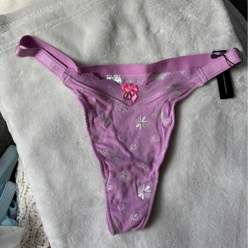 💜 Lounge Ribbed Floral Triangle Thong💜 - Picture 3 of 8